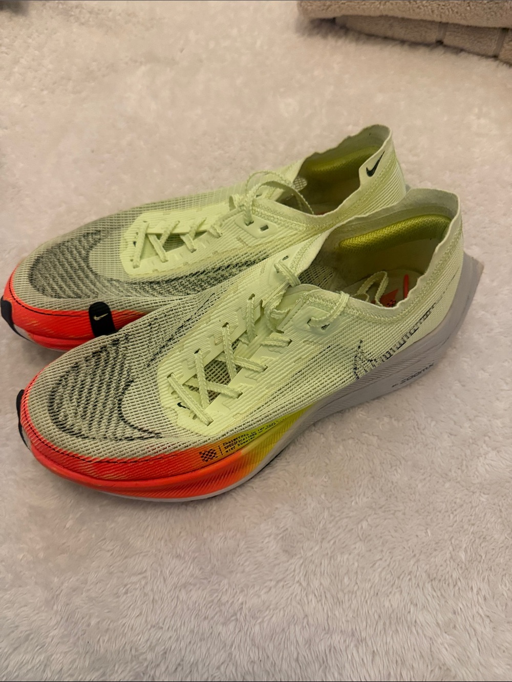 Nike ZoomX Vaporfly NEXT% mens size 9/womens 9.5